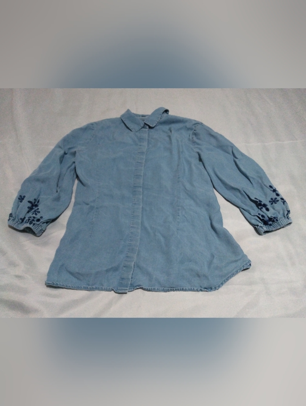 🖤4/$10 Vision 155 Light Blue Denim Button-Up Shirt with Embroidered Sleeves